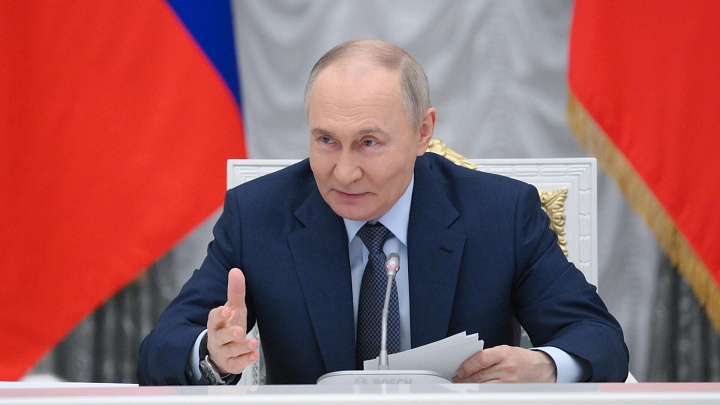 Путин продлил срок ответных мер на санкции против российской нефти
