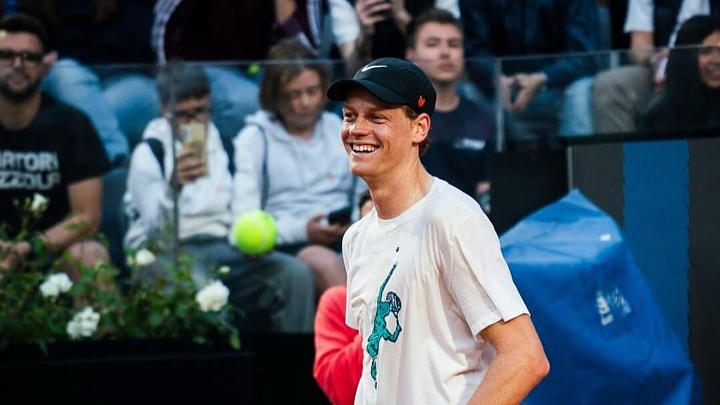 Вторая ракетка мира Синнер вышел во второй раунд турнира в Дохе