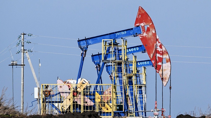 Инвестор оценил возможность снижения потолка цен на нефть из России